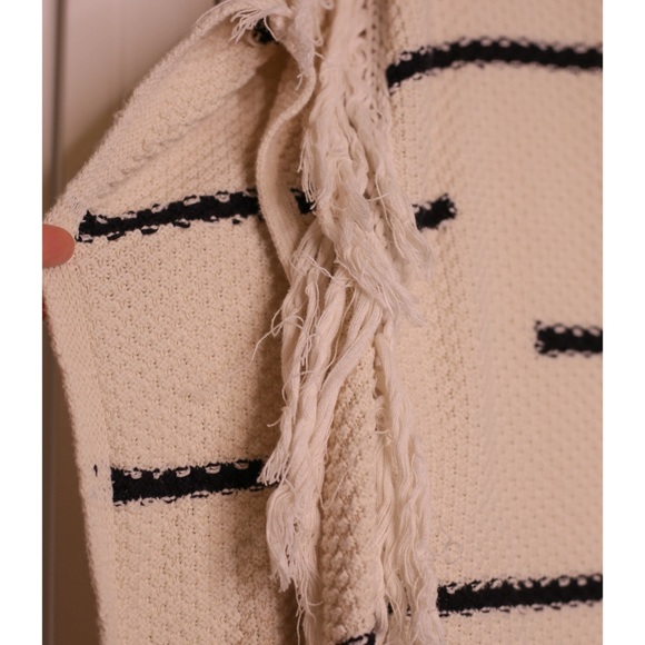 Oversized Boho Poncho - Picture 3 of 3